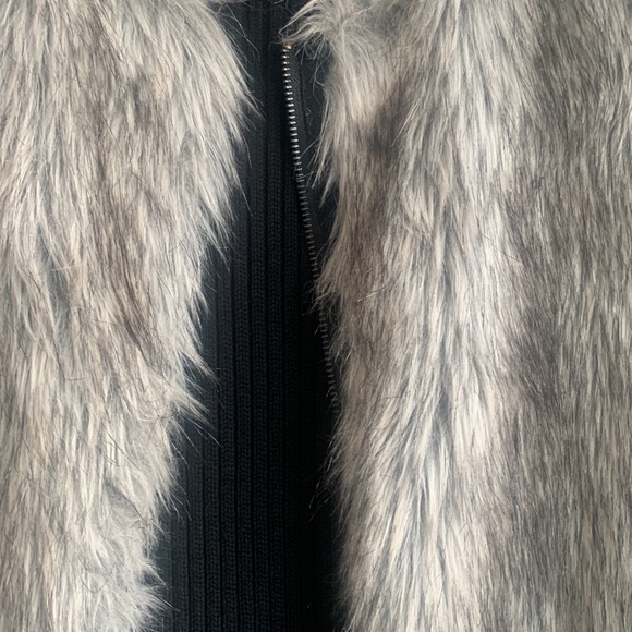 Evan Picone Faux Fur Knit Vest - Picture 5 of 7